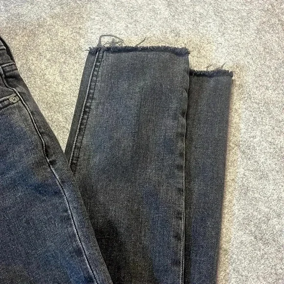 Denim Forum Yoko High Rise Slim in Distressed Black 24*27 - Picture 3 of 9